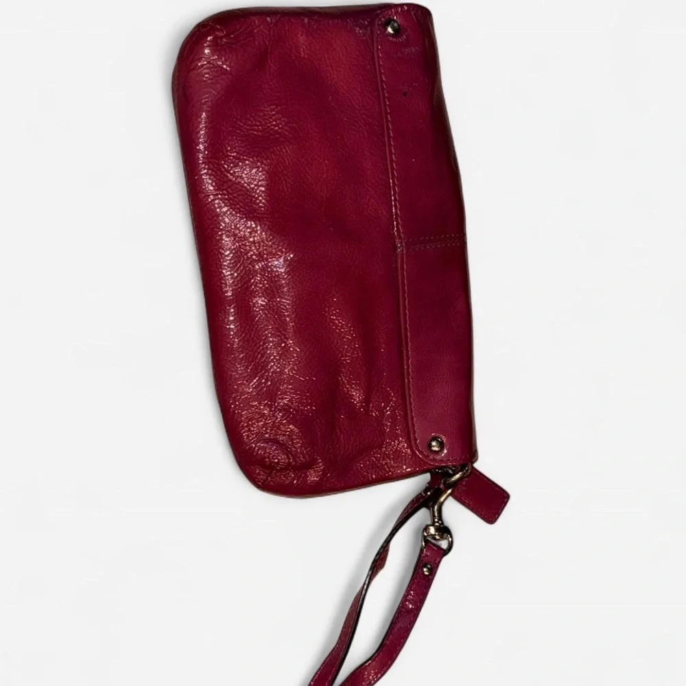 Vintage Y2K Coach raspberry pink Patent Leather Wristlet Clutch